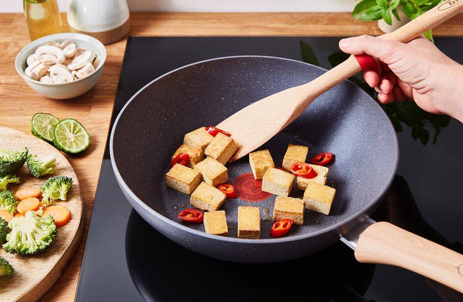 Wok serpenyő Tefal Natural Force G2661972 28 cm
