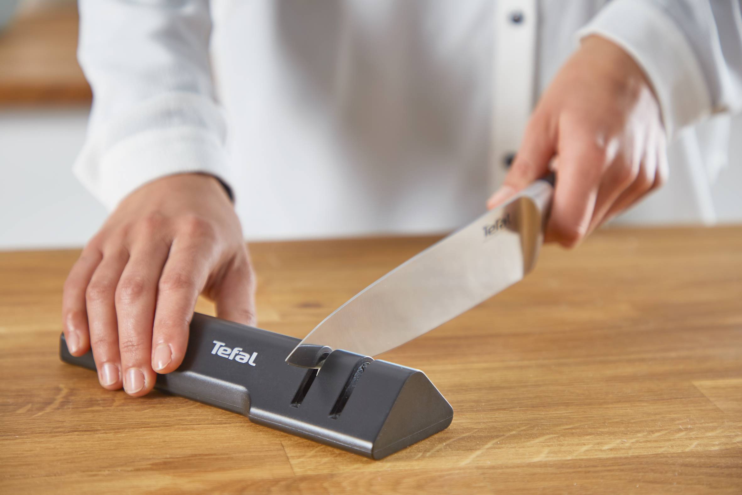 Késélező Tefal Essential 2 nyílású K2660555