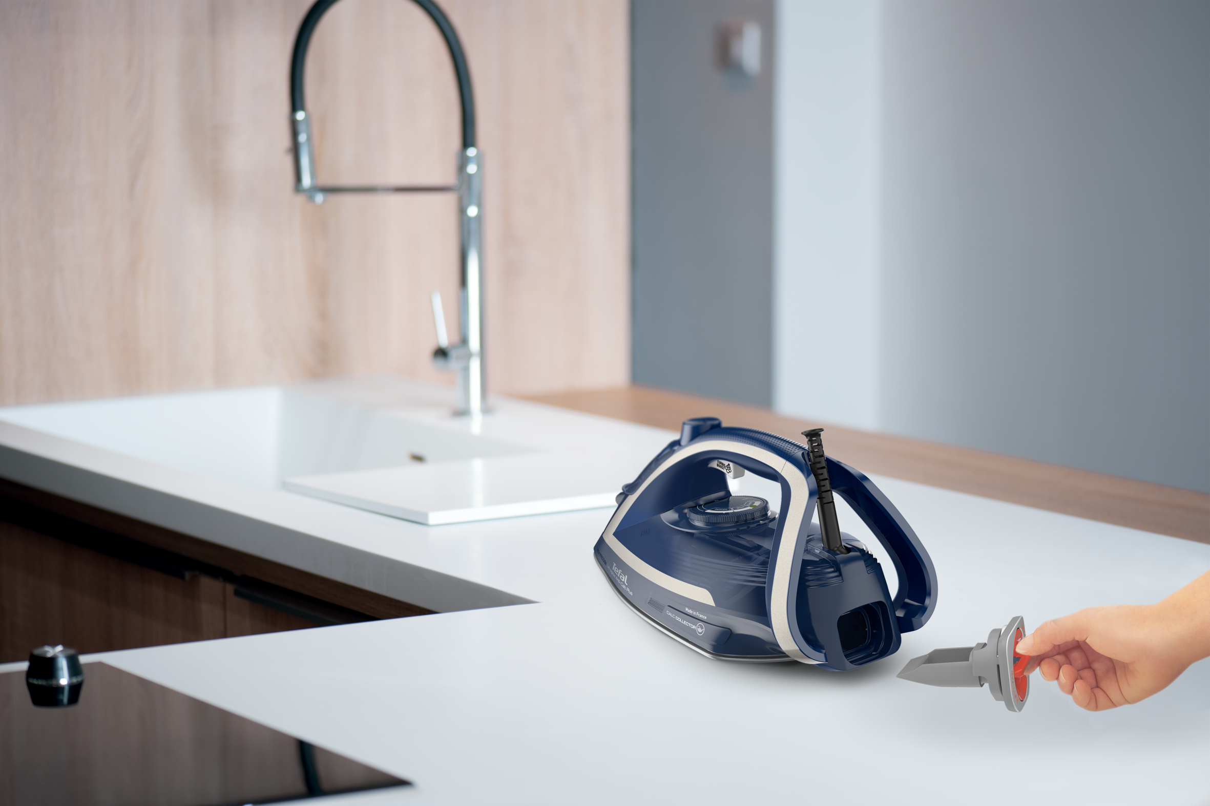 Gőzölős vasaló Tefal Ultragliss Plus FV6830E0 Sötét kék/Fehér