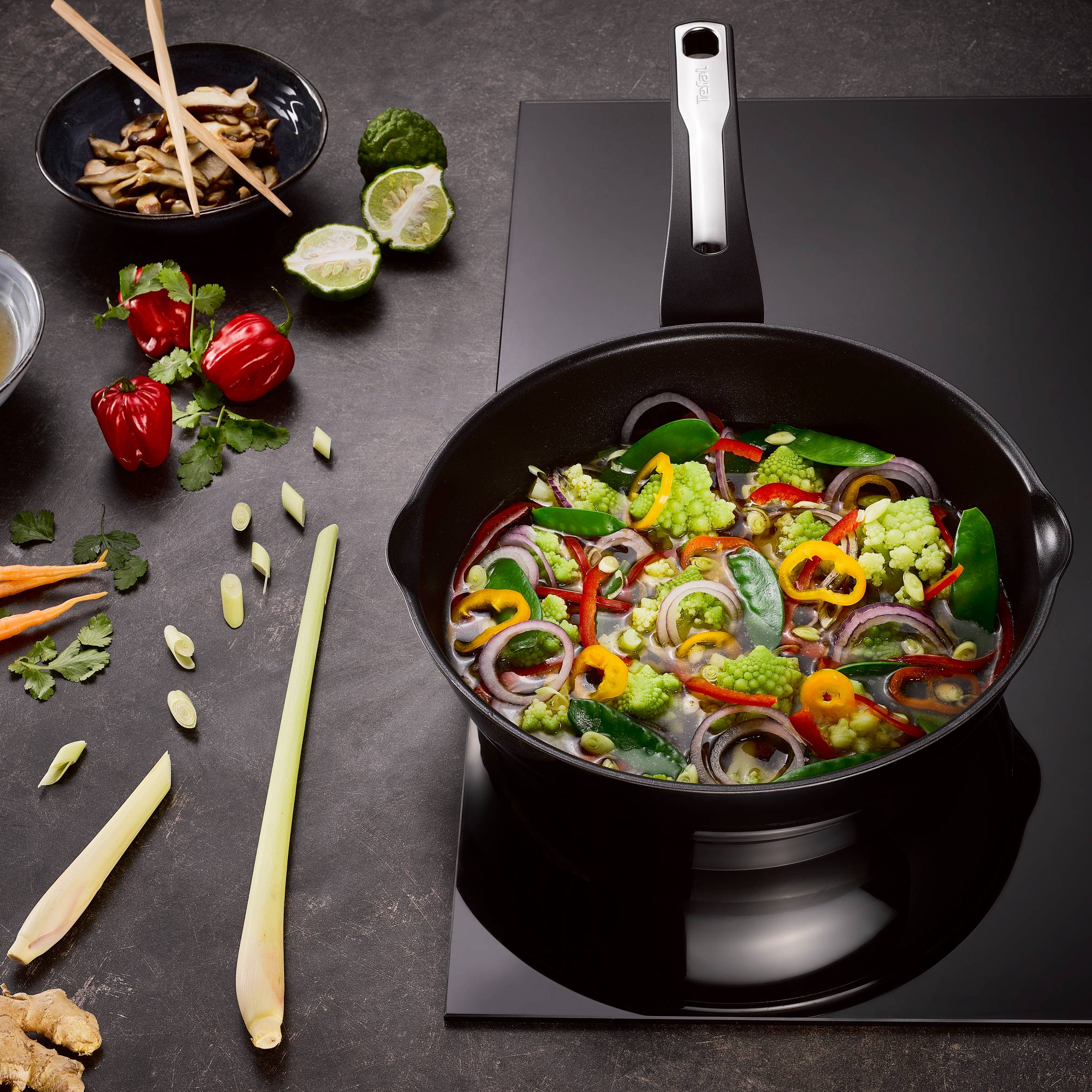 Serpenyő Tefal Emotion E3007704 26 cm